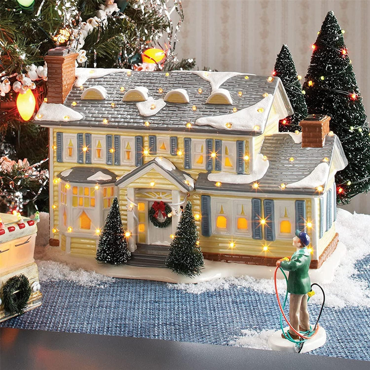 Lighted Christmas Village Building L149785