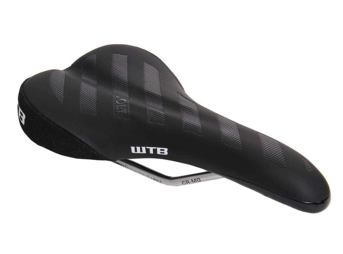 Black Saddle A712